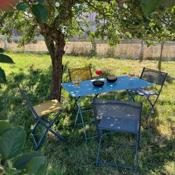 Parenthèse à la Maison de l'Ecrivain entre nature et petit déjeuner festin，位于Servon的酒店