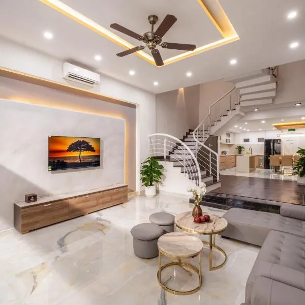 Aurora Villa - Near My Khe Beach & City Center by The Key，位于岘港的酒店