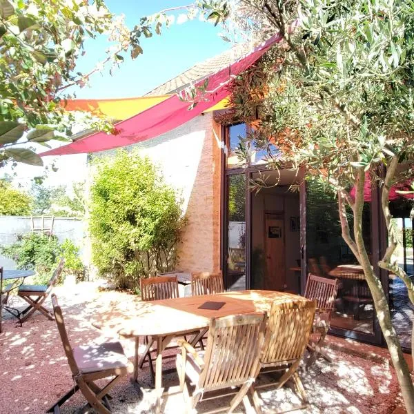 la grange aux hirondelles，位于Sancoins的酒店