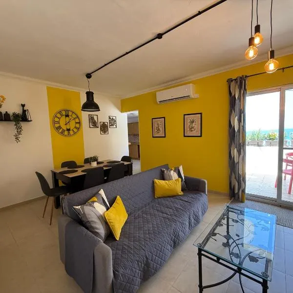 Camelia - 3 Bedroom Apt with terrace and Seaviews - Bugibba Promanade，位于圣保罗湾城的酒店