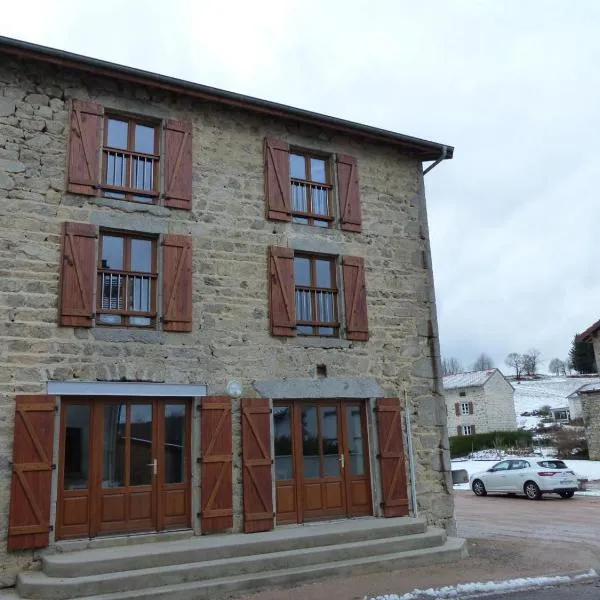 **Charmant Atelier Rénové, Jardin & Terrasse, Proche Ski et Vichy** - FR-1-489-140，位于La Guillermie的酒店