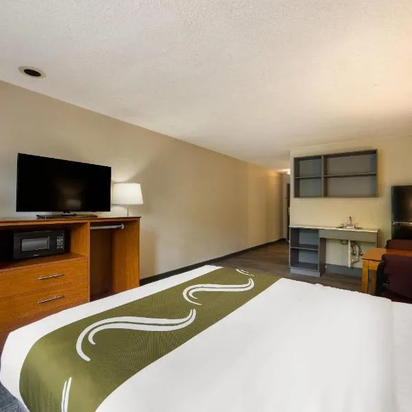 Suburban Studios Canon City，位于卡农城的酒店