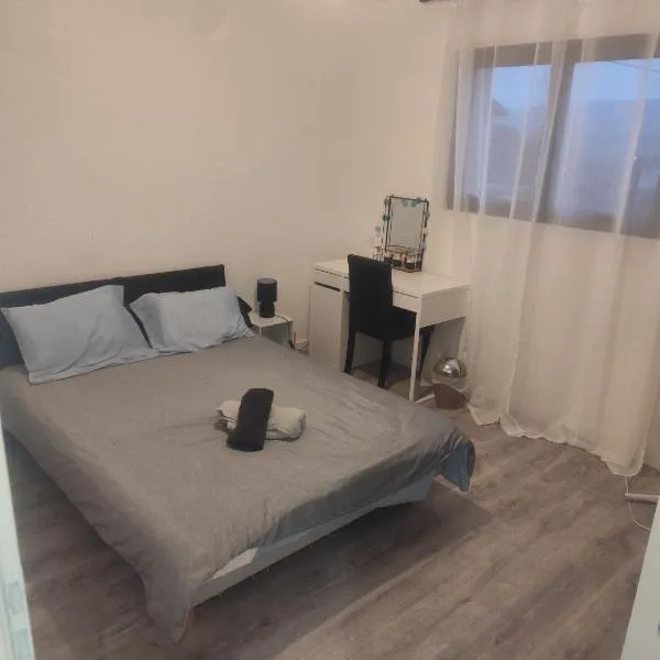 Chambre spacieuse #1，位于Clonas-sur-Varèze的酒店