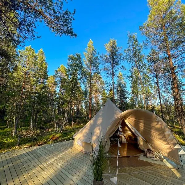 LaplandLiv Glampingtent with private sauna at the lake!，位于Björkliden的酒店
