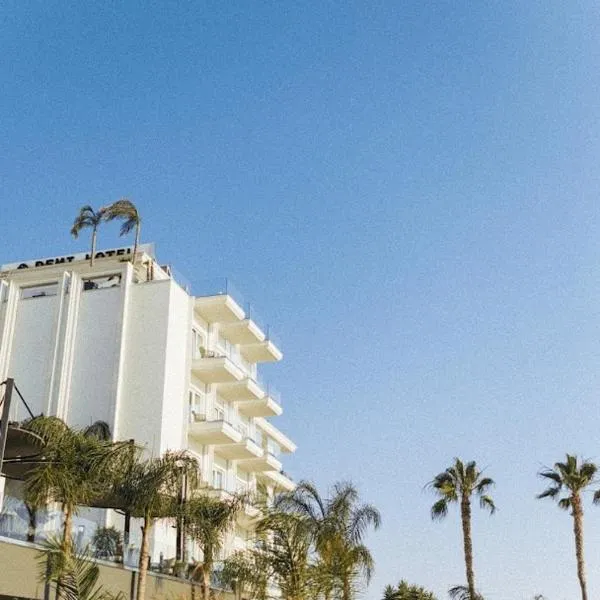 黛米酒店，位于萨兰达的酒店