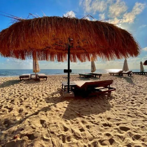 2 BRs Chalet in Helnan Resort with access to the sea and Pools，位于塞得港的酒店