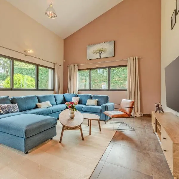 Le Loft, Spacieux 170 m2, Billiards, jardin, 3 chambres，位于坎佩尔的酒店