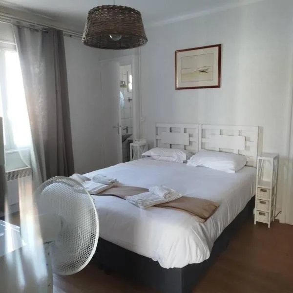 Le Crist'Al, hôtel climatisé, front de mer, proche du centre ville, et solution de restauration，位于圣乔治-德迪多讷的酒店