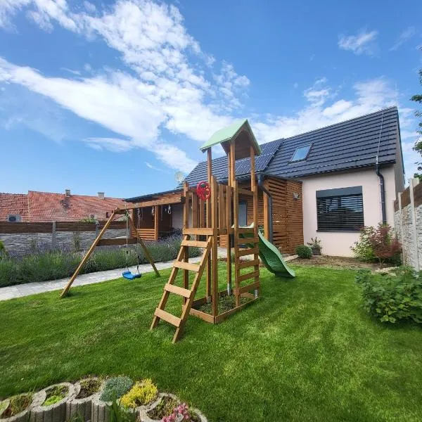 Ubytování Ve dvorku，位于Uherčice的酒店