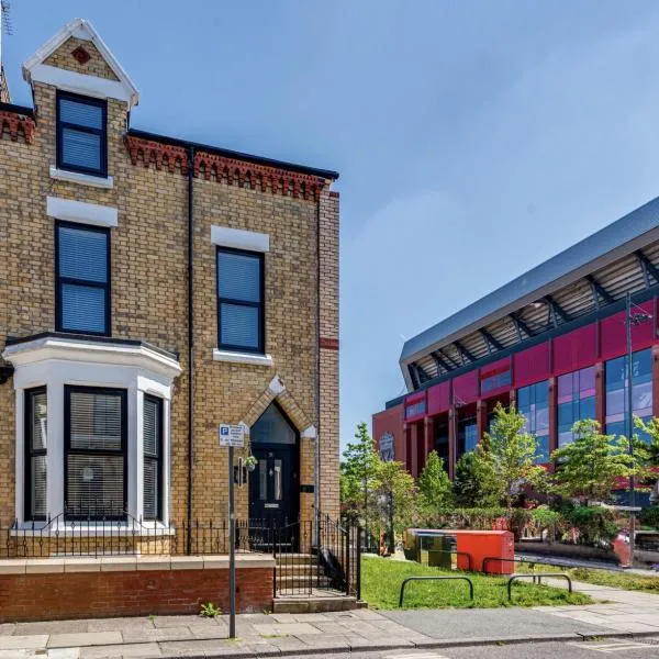 The Rockfield by Serene Stays Stylish 6BR near Anfield with Bar Parking Virgin Media and Fast WiFi，位于利物浦的酒店