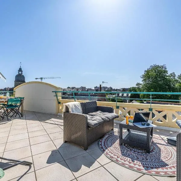 joli toit terrasse Le Celtic，位于迪纳尔的酒店