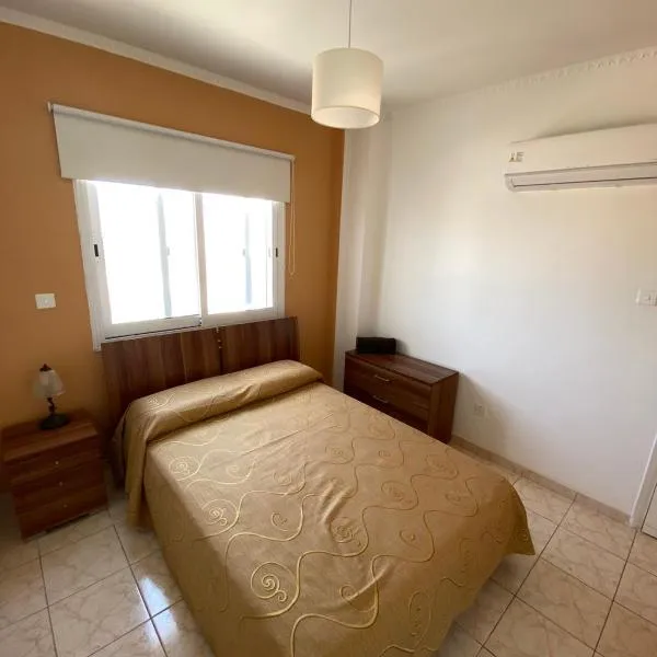 2 bedroom flat in Paphos，位于帕福斯的酒店