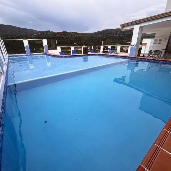 Exclusivo Apartamento Plaza Con Piscina，位于圣希尔的酒店