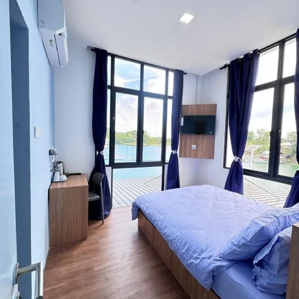 RTS - BluLake Guesthouse Tasik Biru Bau，位于Bau的酒店