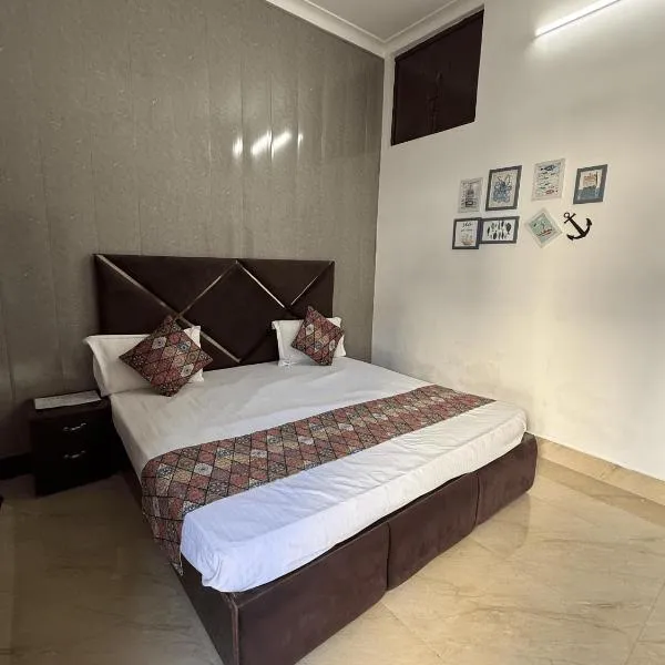 Hotel Sankul Villa, 100 Meter Away Saryu River & Ram Ki Paidi, Lux Stay，位于Ayodhya的酒店