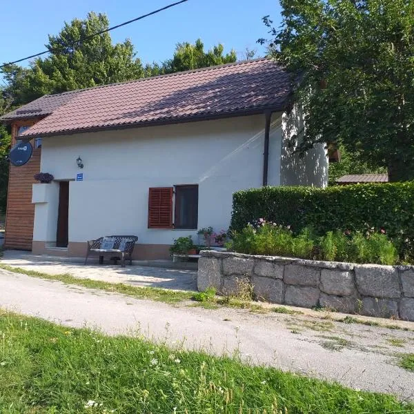 Baške Oštarije - kuća za odmor，位于Razvala的酒店