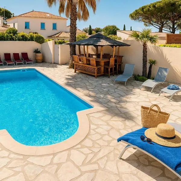 Rêve D'azur plage de la Nartelle, Mazet 35m2, parking, Piscine partagée, Terrasse BBQ & draps inclus，位于圣马克西姆的酒店