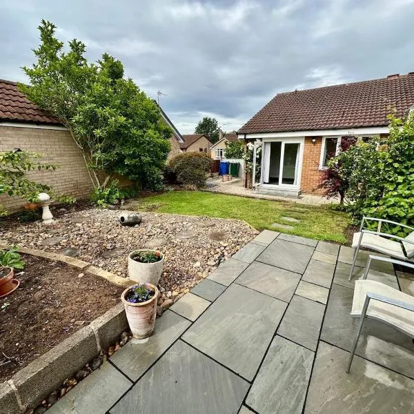 Cosy bungalow Branton Doncaster near Yorkshire wildlife park and doncaster centre，位于Cantley的酒店