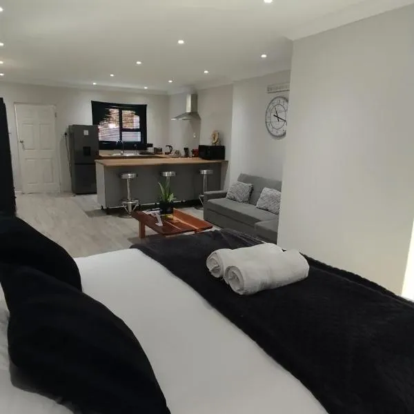 DINAS Self-Catering Accommodation Flat 2，位于奥兰治蒙德的酒店