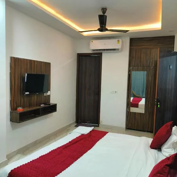 hotel Noida royal residency，位于诺伊达的酒店