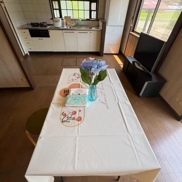 高島市一棟貸切可能貸別荘グループファミリーok 大人数でご利用だとお得連泊がお得BBQ可能自転車貸出可ペット可，位于高岛市的酒店