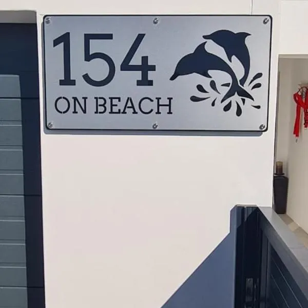 154 On Beach - Sandy Point Beach Estate，位于West Point的酒店