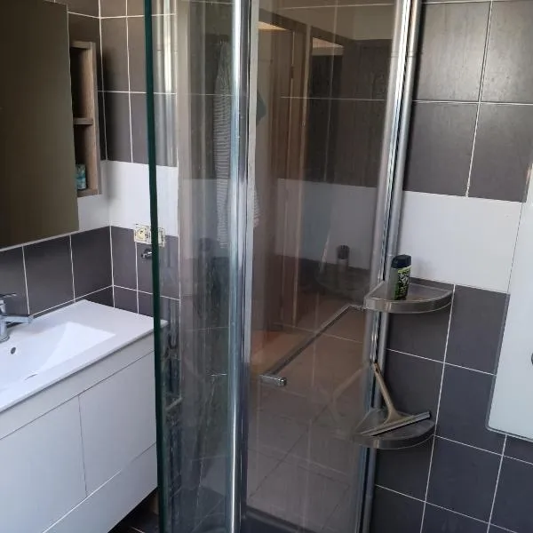 Chambre - Sdb Privative - Super Vue，位于Pallud的酒店