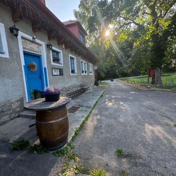 Penzion Landštejnský dvůr，位于斯拉沃尼采的酒店