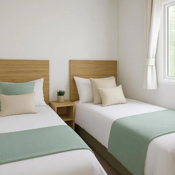 Morsh Luxury Caravan Getaway，位于科尔切斯特的酒店