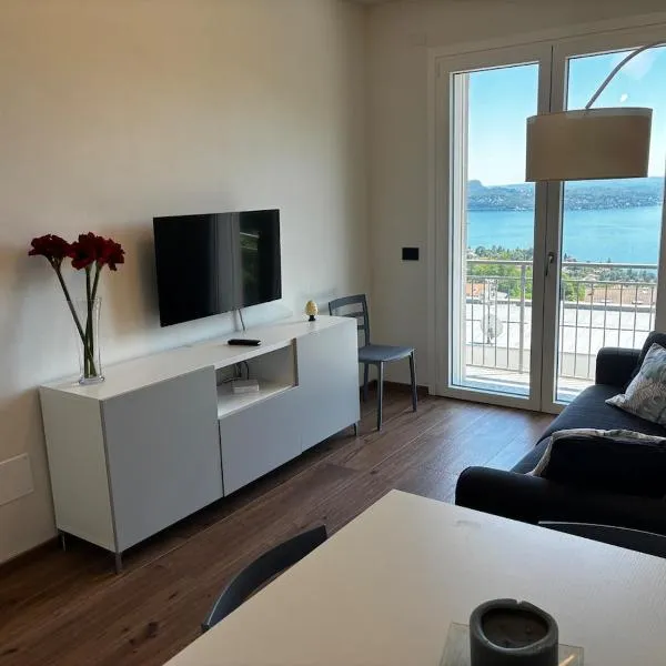 Moderno appartamento vista sul lago Maggiore，位于Arizzano的酒店