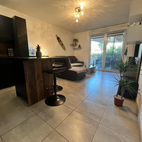 Appartement cosy plage aéroport à proximité，位于维特罗勒的酒店
