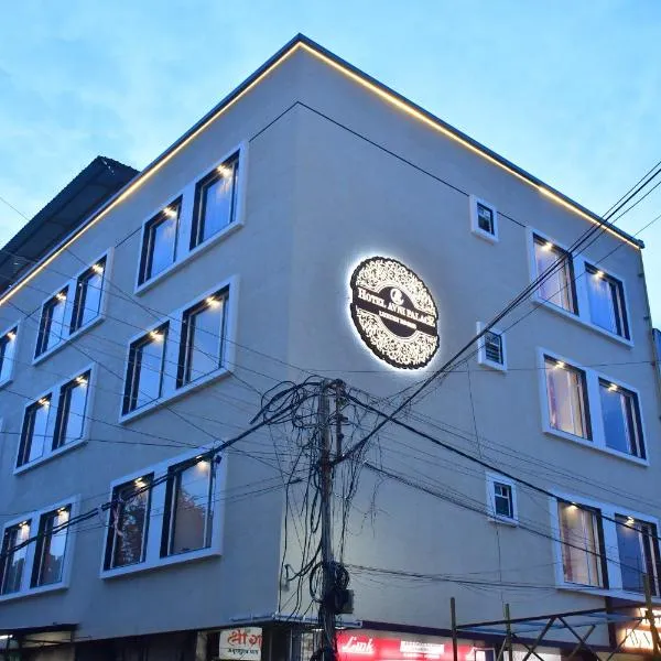 Hotel Avni Palace，位于乌贾因的酒店