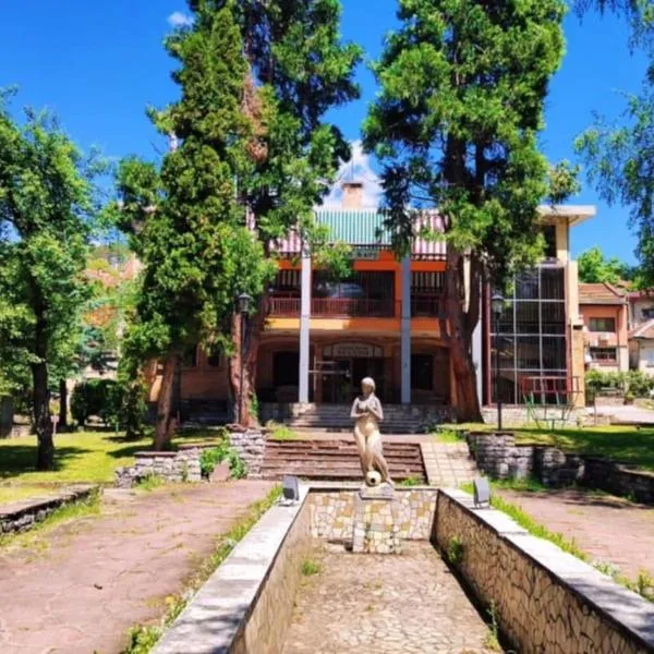 Семеен хотел МАКСИМ，位于泰特文的酒店