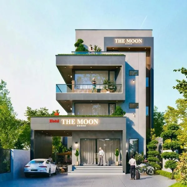 The Moon Hotel,位于Quảng Trach的酒店