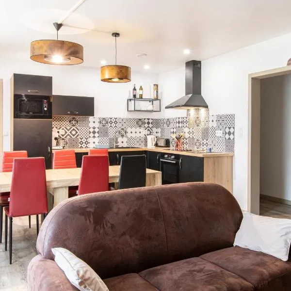 Gîte Jean Scafer, Piscine chauffée, Wifi, Salle de jeux, Animaux de la ferme，位于Beynat的酒店
