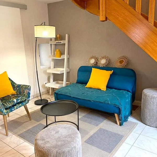 Gîte cosy avec spa, grand jardin, proche de la rivière Sioule - idéal pour famille et relaxation - FR-1-489-342，位于Saint-Bonnet-de-Rochefort的酒店