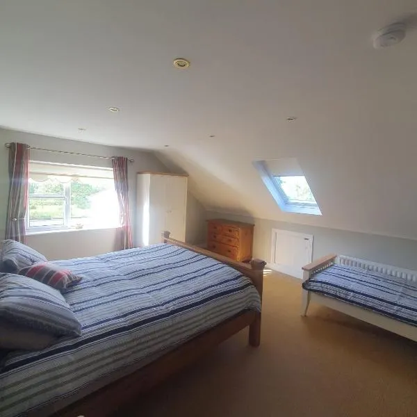 Room 5 - Anglers Rest Carrick，位于香农河畔卡里克的酒店