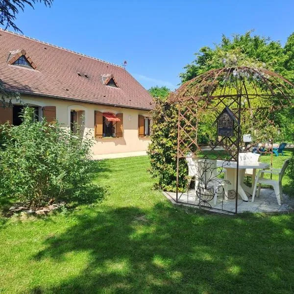 Maison familiale avec jardin clos près du Haras National du Pin - FR-1-497-173，位于Le Merlerault的酒店