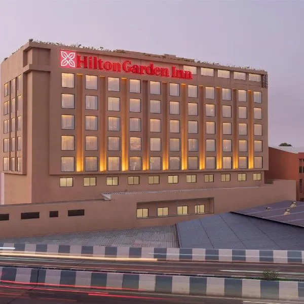 Hilton Garden Inn Surat City Centre，位于苏拉特的酒店