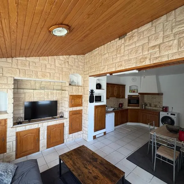 MAE S appartement Lanester，位于拉内斯泰尔的酒店