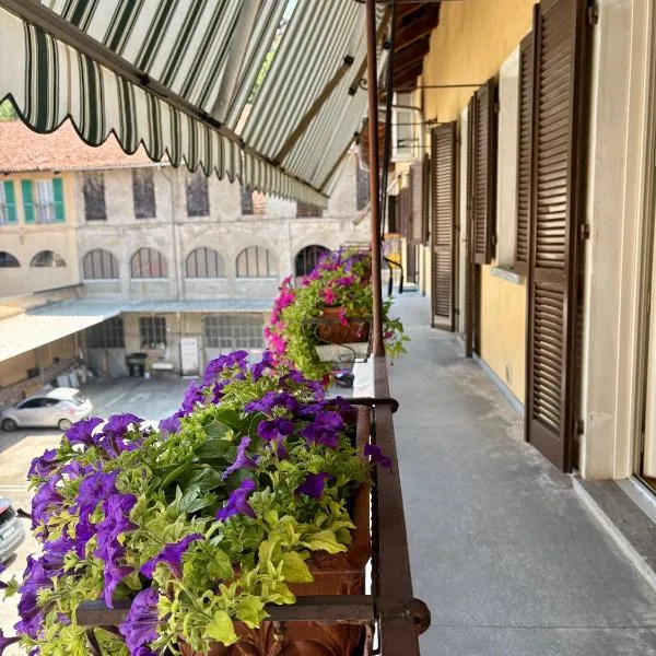Appartamento nel marchesato，位于萨卢佐的酒店