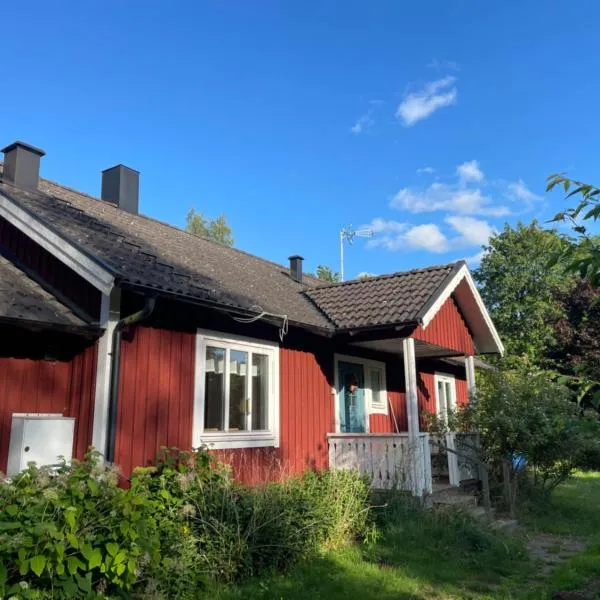 Villa Next to the Forest，位于Tingsryd的酒店