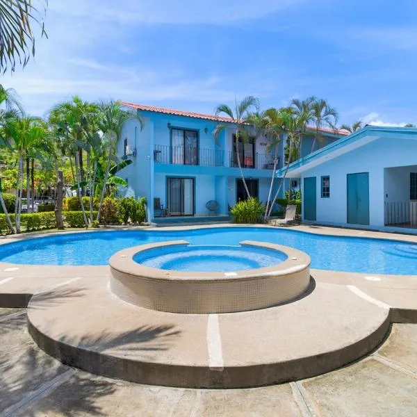 Coco - Laguna Azul Poolside Condo，位于科克的酒店