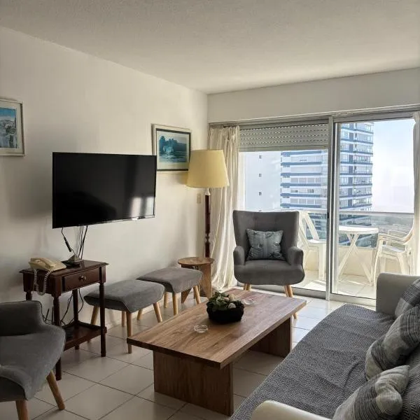 Apto Punta del Este stop 4 playa brava，位于埃斯特角城的酒店