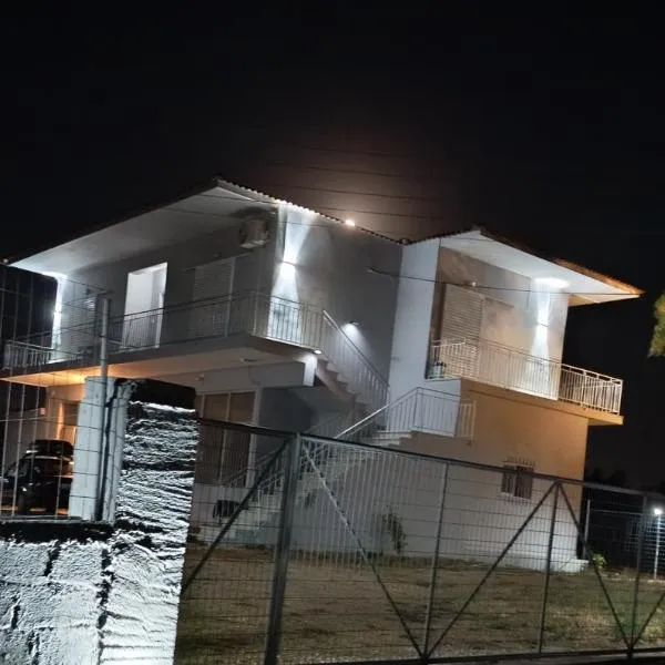 George Arhagelos Villa，位于Archángelos的酒店