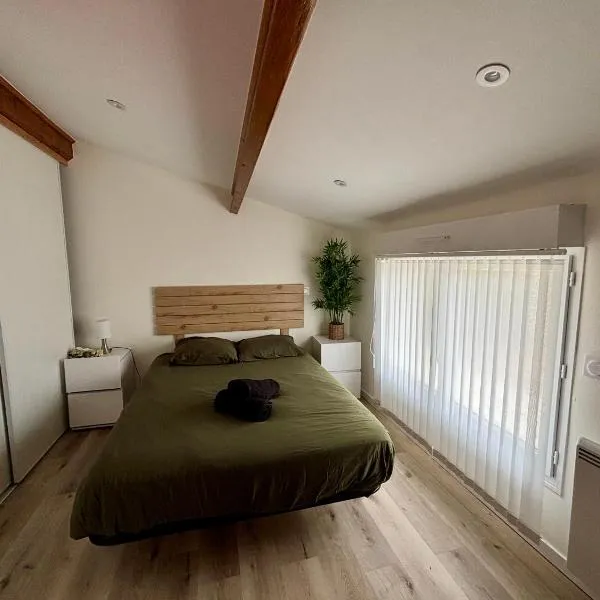 Les Flots de Barzan Appartement atypique avec vue mer，位于Barzan的酒店