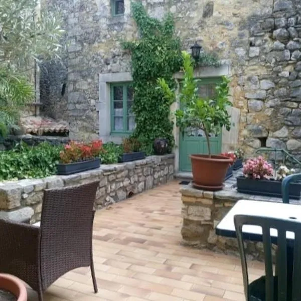Chambre d hôtes labastide de virac，位于Labastide-de-Virac的酒店