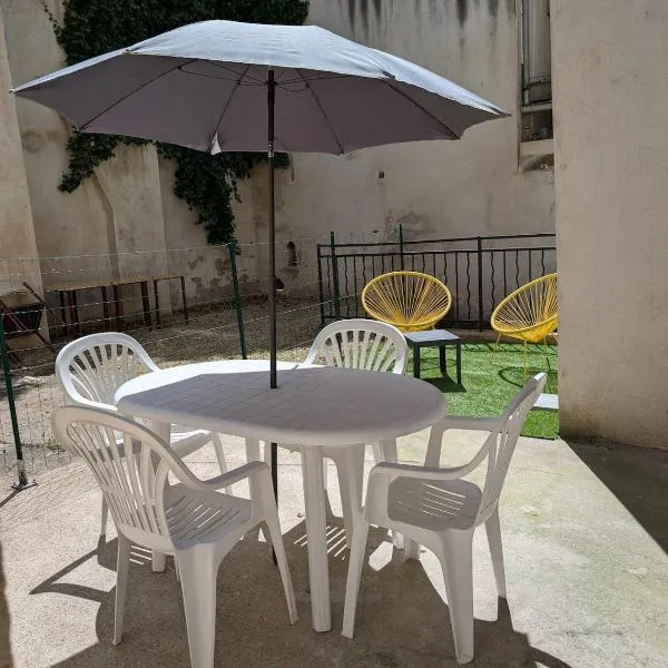 Maison de ville, local à vélo, cour, bord de Saône，位于Seurre的酒店