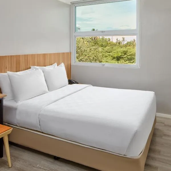 Go Hotels Plus Bacolod - Newly Renovated，位于巴科洛德的酒店