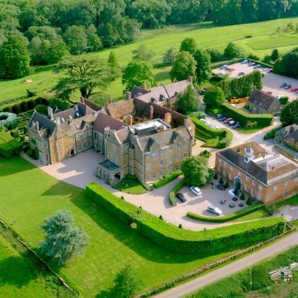 Fawsley Hall Hotel，位于达文特里的酒店